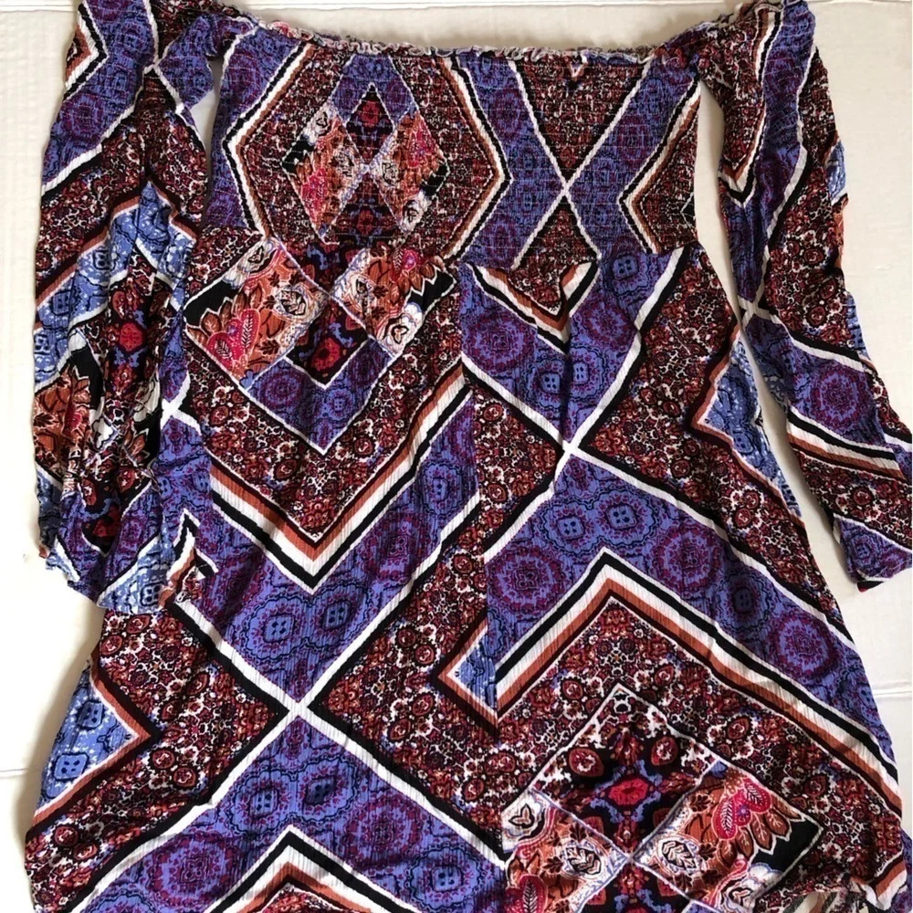 Elastic Stretch Funky Patterned Top - Picture 8 of 10